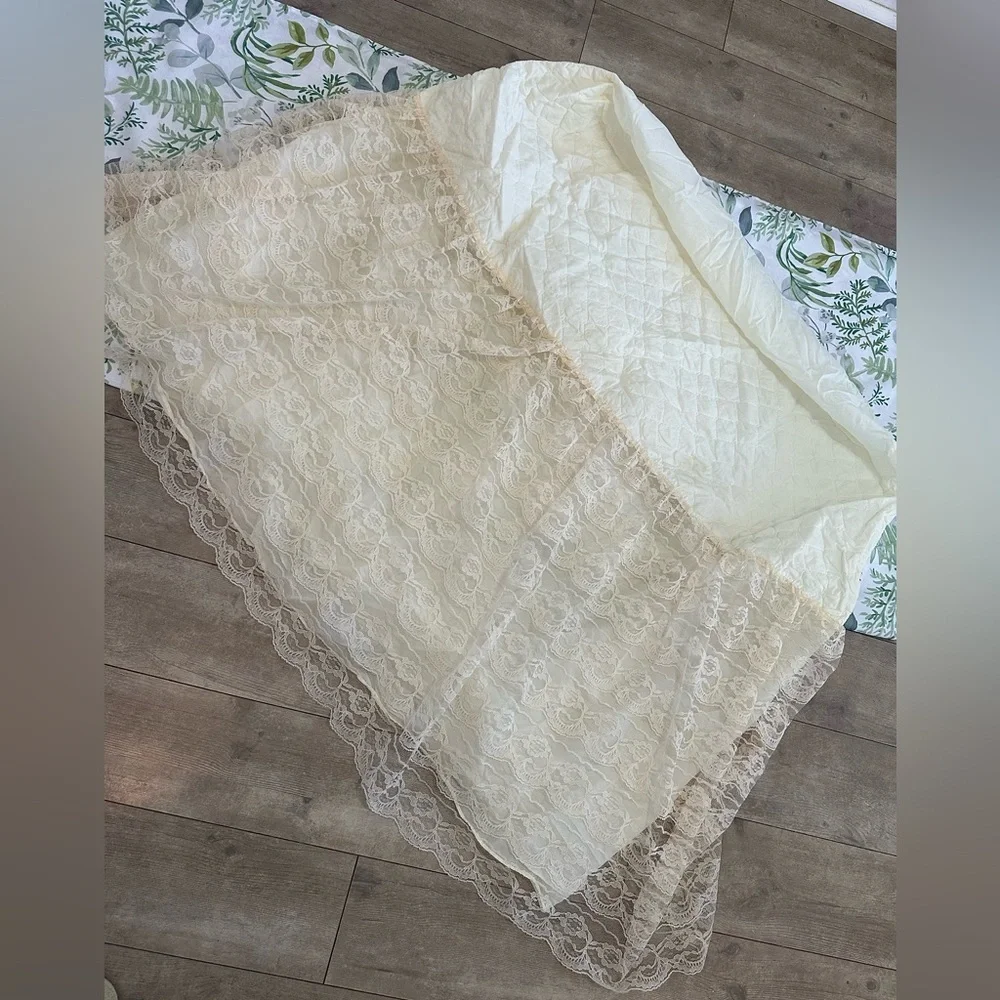 Vintage 1970s Winnie the Pooh Bassinet Lace Skirt Baby Nursery Bedding & Book